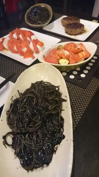 いかすみパスタとハンバーグ