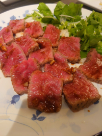 牛肉のたたきの食卓